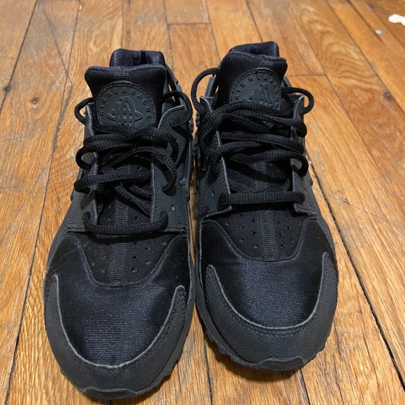 Nike Shoes - Nike Women’s Black Huarache